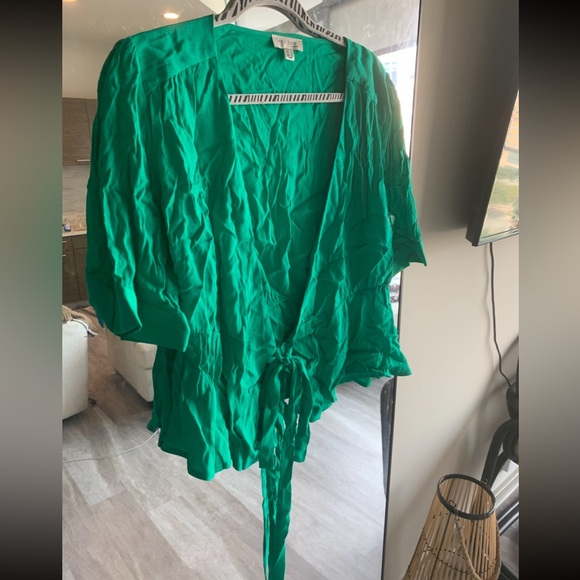 See U Soon Green Tie-Front Ruffle Hem Blouse Medium - Picture 1 of 3